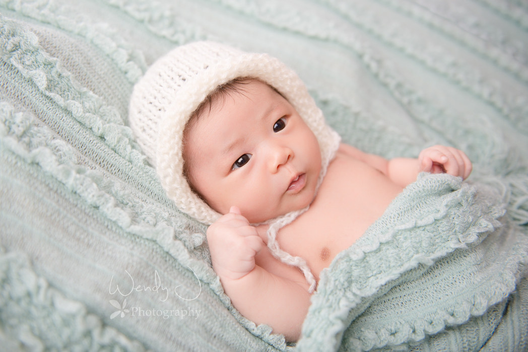 Vancouver newborn photographer, Wendy J Photography.