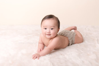 6 month old baby boy photographed by award winning child and baby photographer Wendy J.