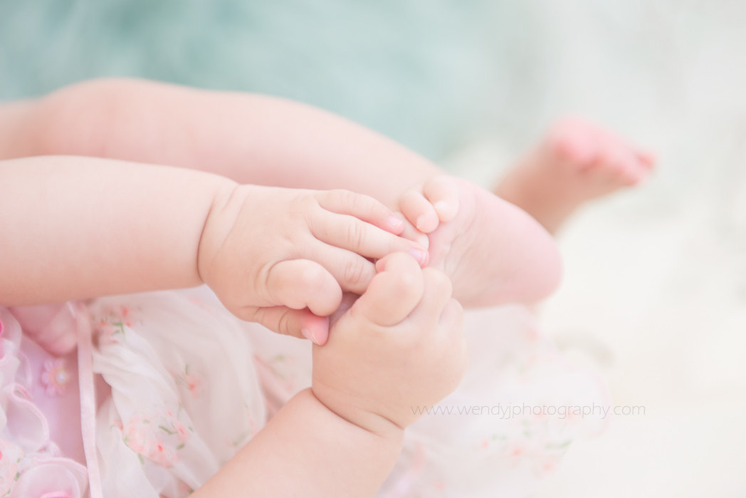 6 month old baby girl baby photo session by Wendy J Photography, Vancouver B.C.