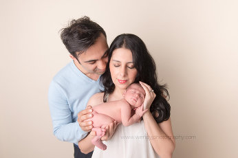 Fine art newborn photography portrait of newborn baby girl with parents by Vancouver B.C. baby photographer Wendy J Photography.