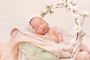 Fine art newborn baby portrait by Wendy J Photography