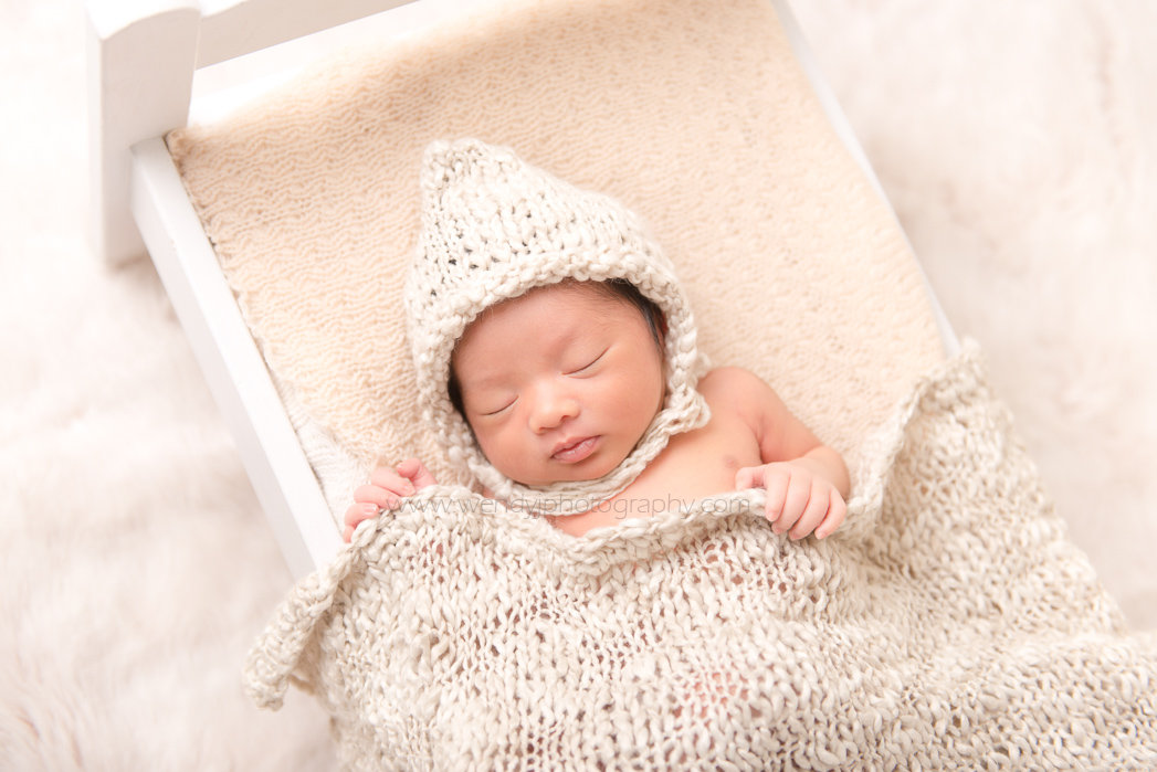 Vancouver newborn photographer.